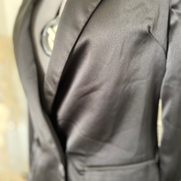 WINTER SALE NWOT Superdown Oversized Silky Long Black Blazer - Picture 3 of 9